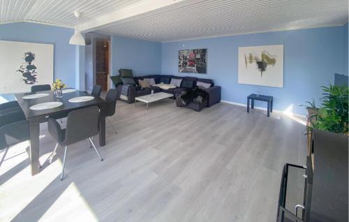 Fjell Maison | Stunning Home In Fjell With Wifi
