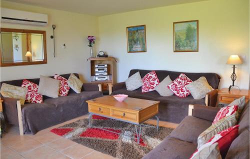 Saint-Pierre-sur-Orthe Maison | Stunning Home In Saint-Pierre-Sur-Orth