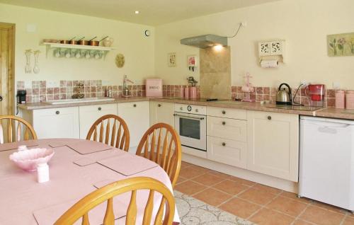 Saint-Pierre-sur-Orthe Maison | Stunning Home In Saint-Pierre-Sur-Orth