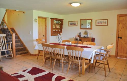 Saint-Pierre-sur-Orthe Maison | Stunning Home In Saint-Pierre-Sur-Orth
