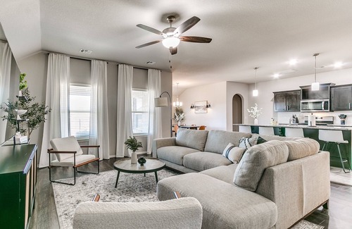 Broken Arrow Maison | Stunning home in great neighborhood