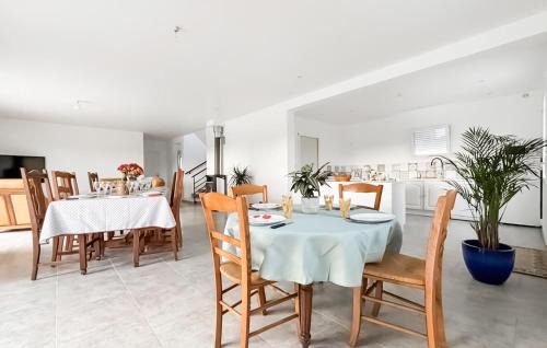 Guegon Maison | Stunning Home In Guégon With Wifi