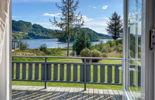 Fjaler Maison | Stunning home in Korssund with house a panoramic view