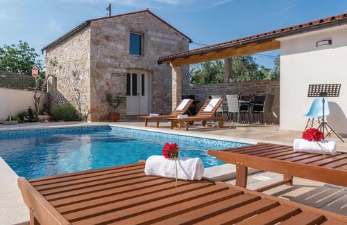 Mali Vareski Maison | Superbe maison à Peruski avec WiFi
