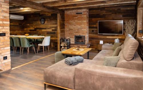 Gospic Maison | Stunning Home In Prvan Selo With Sauna