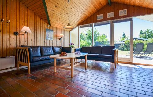 Ronde Maison | Stunning Home In Rønde With Wifi