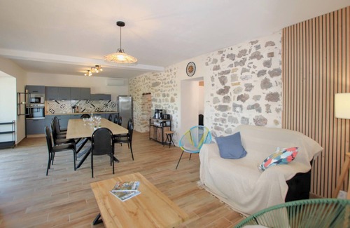 Ruoms Maison | Stunning home in Ruoms