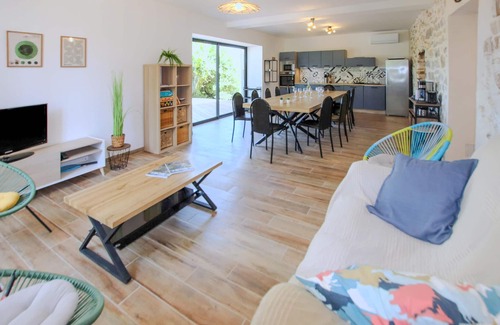 Ruoms Maison | Stunning home in Ruoms
