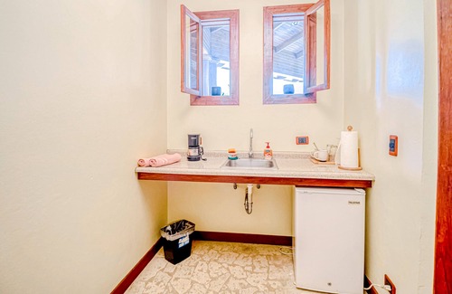 El Indio Maison | Stunning home in the jungle with hot tub, balcony, grill, & W/D - snowbirds OK