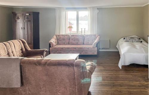 Tingsryd Maison | Stunning Home In Tingsryd With Wifi