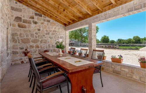 Unesic Maison | Stunning Home In Unesic