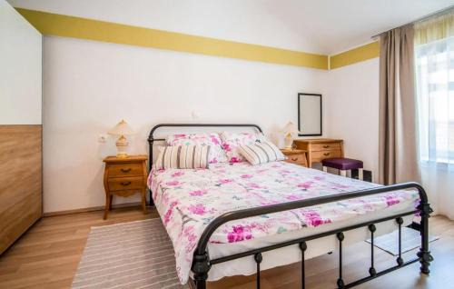 Veli Brgud Maison | Stunning Home In Veli Brgud With Wifi