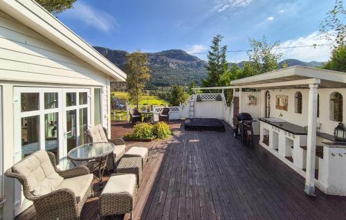 Vikebygd Maison | Stunning Home In Vikebygd With House A Mountain View