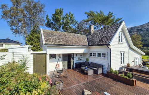 Vikebygd Maison | Stunning Home In Vikebygd With House A Mountain View