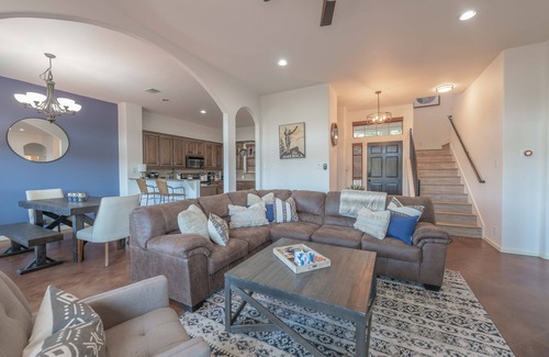 Apache Shores Maison | Stunning Home on a Cliff with Gorgeous Views: 5 min to Lakes