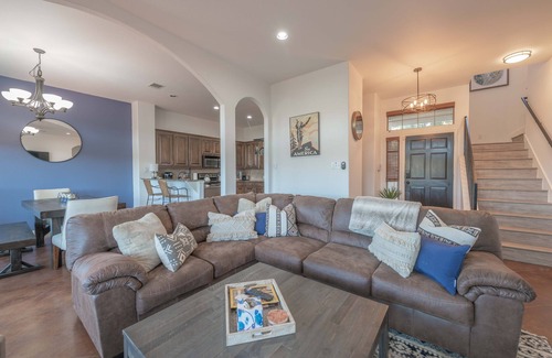 Apache Shores Maison | Stunning Home on a Cliff with Gorgeous Views: 5 min to Lakes