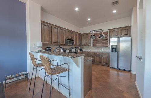 Apache Shores Maison | Stunning Home on a Cliff with Gorgeous Views: 5 min to Lakes