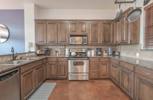 Apache Shores Maison | Stunning Home on a Cliff with Gorgeous Views: 5 min to Lakes