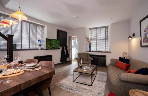 Ambleside Maison | Stunning Home with Sky TV & Parking by LetMeStay