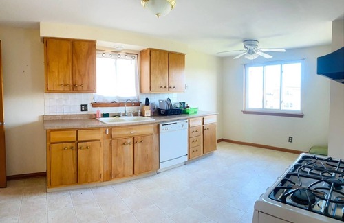 Cheektowaga Maison | Stunning house near by airport. No party allowed no loud music allowed