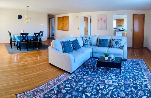 Cheektowaga Maison | Stunning house near by airport. No party allowed no loud music allowed