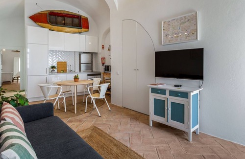Fuseta Maison | Stunning House With Rooftop and Pool by LovelyStay