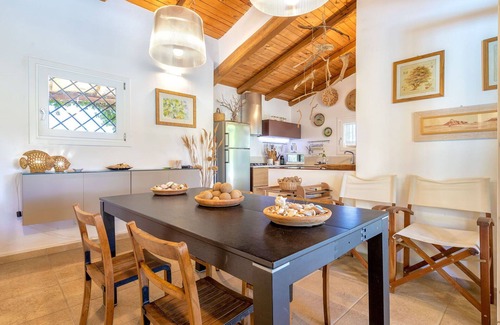 Trudda Maison | Stunning private villa for 5 guests with private pool, WIFI, A/C, TV, patio and parking