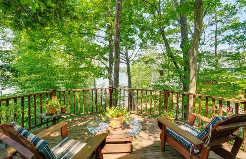 Athens Maison | Stunning Lake and Mtn Views Cozy Catskills Cabin!
