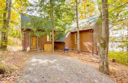 Athens Maison | Stunning Lake and Mtn Views Cozy Catskills Cabin!