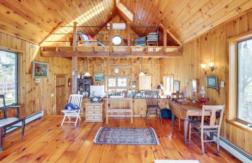 Athens Maison | Stunning Lake and Mtn Views Cozy Catskills Cabin!