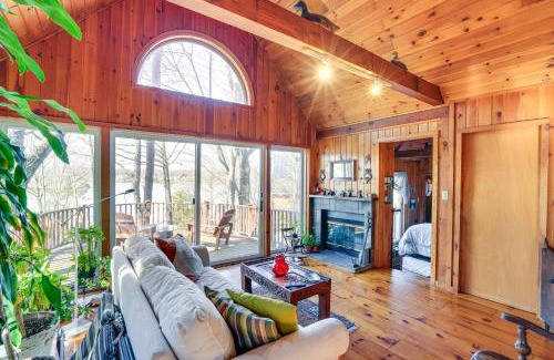 Athens Maison | Stunning Lake and Mtn Views Cozy Catskills Cabin!