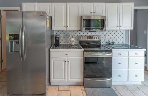 Huddleston Maison | Stunning Lake Home w/ Private Dock, Spa, Fire Pit