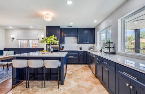 Lakewood Village Maison | Stunning Lake House with a Pool and Hot Tub