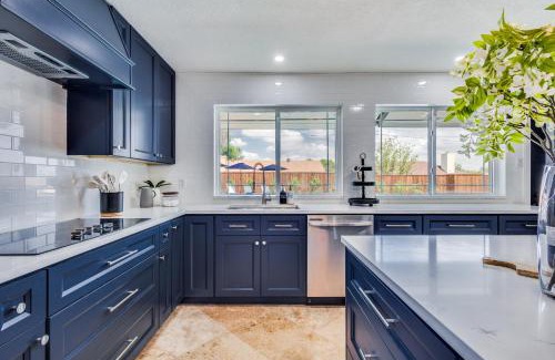 Lakewood Village Maison | Stunning Lake House with a Pool and Hot Tub