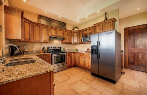 Tronadora Maison | Stunning Lake View Duplex with a Hot tub, WIFI, & Dog Friendly