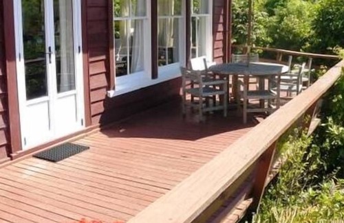 Okere Falls Maison | Stunning lake view plus either jetty space or on the water boatshed