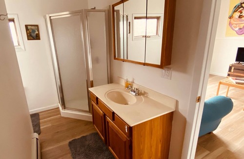 Burdett Appartement | Stunning Lake View Penthouse - 2 Cozy Bedrooms along the Seneca Wine Trail