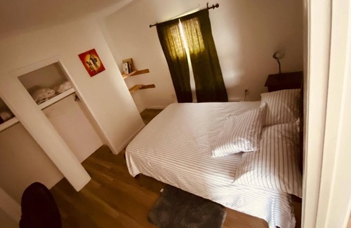 Burdett Appartement | Stunning Lake View Penthouse - 2 Cozy Bedrooms along the Seneca Wine Trail