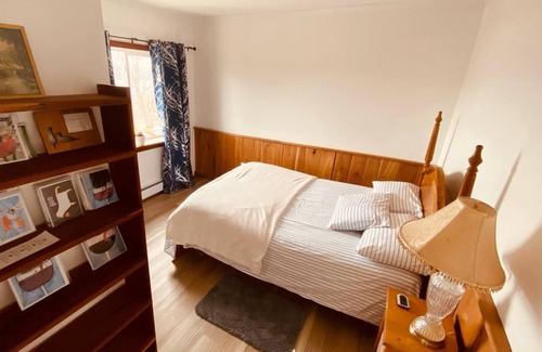 Burdett Appartement | Stunning Lake View Penthouse - 2 Cozy Bedrooms along the Seneca Wine Trail