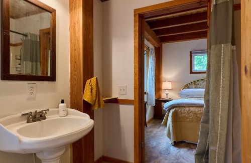 Burdett Maison | Stunning Lake Views Wine Country