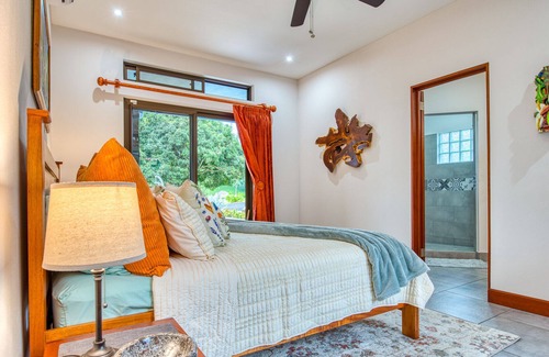 Tronadora Maison | Stunning Lake, Volcano, Mountainside Vistas, with chef's kitchen