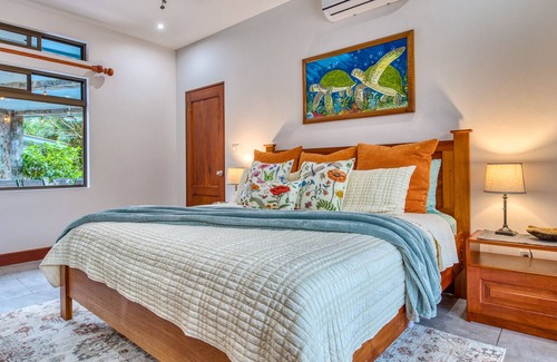 Tronadora Maison | Stunning Lake, Volcano, Mountainside Vistas, with chef's kitchen