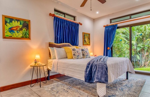 Tronadora Maison | Stunning Lake, Volcano, Mountainside Vistas, with chef's kitchen