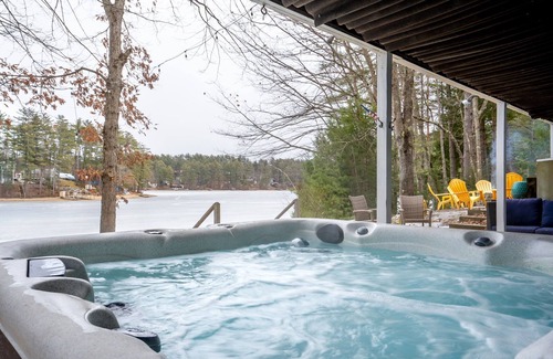 East Wakefield Maison | Private Lakefront Getaway—Fireplace & Hot Tub