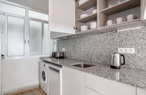 La Maternitat i Sant Ramon Appartement | Stunning Les Corts 3BR Penthouse w/ Balcony, nr Camp Nou, by Blueground