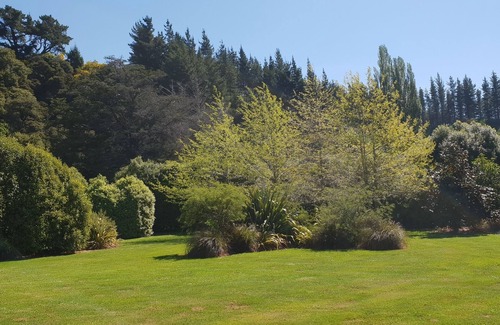 Shakespeare Bay Cottage | Superbe emplacement dans un jardin, une ferme!