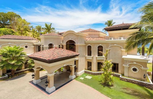 Playa Flamingo Maison | Villa de luxe en bord de mer avec piscine privée et femme de chambre à temps plein