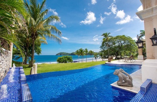 Playa Flamingo Maison | Villa de luxe en bord de mer avec piscine privée et femme de chambre à temps plein