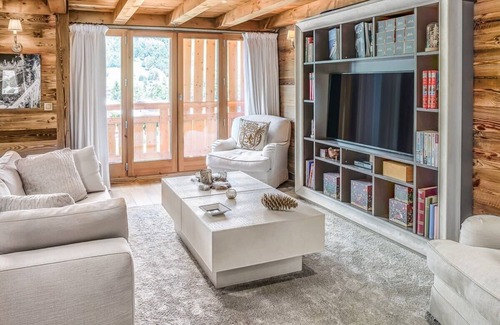Praz-sur-Arly Chalet De Ski | Stunning luxury chalet with pool directly on the slopes