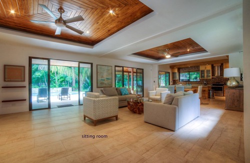 Playa Guiones Maison | Brand New Luxury Home à quelques pas du surf avec piscine et wifi